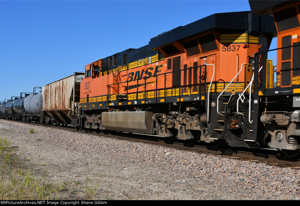 BNSF 5837